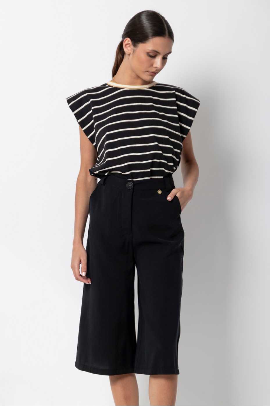 CROP PANTS WITH ELASTIC BACK
