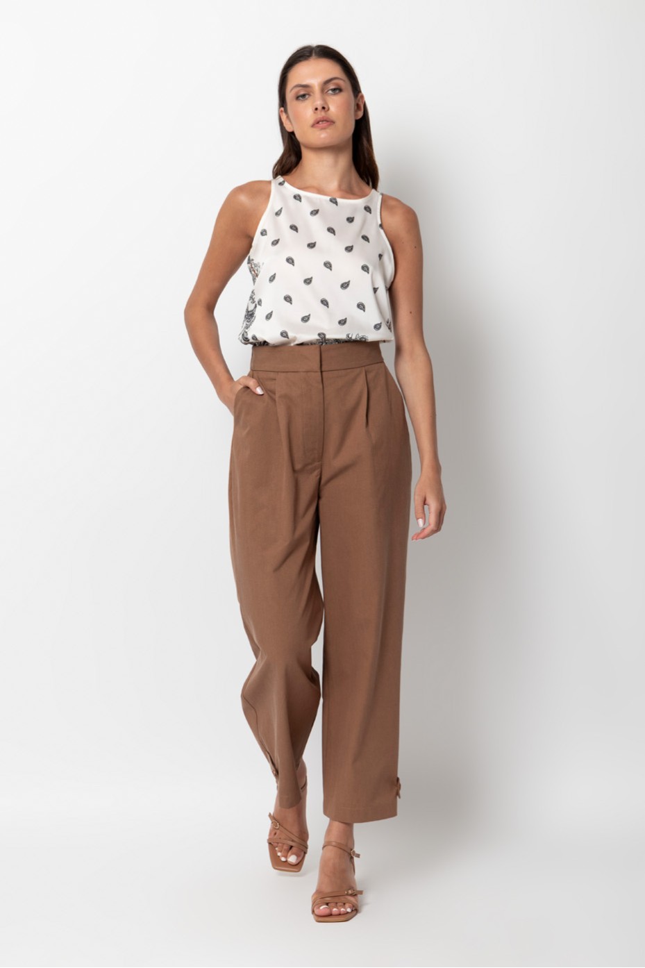 SLEEVELESS CROP PRINTED T-SHIRT