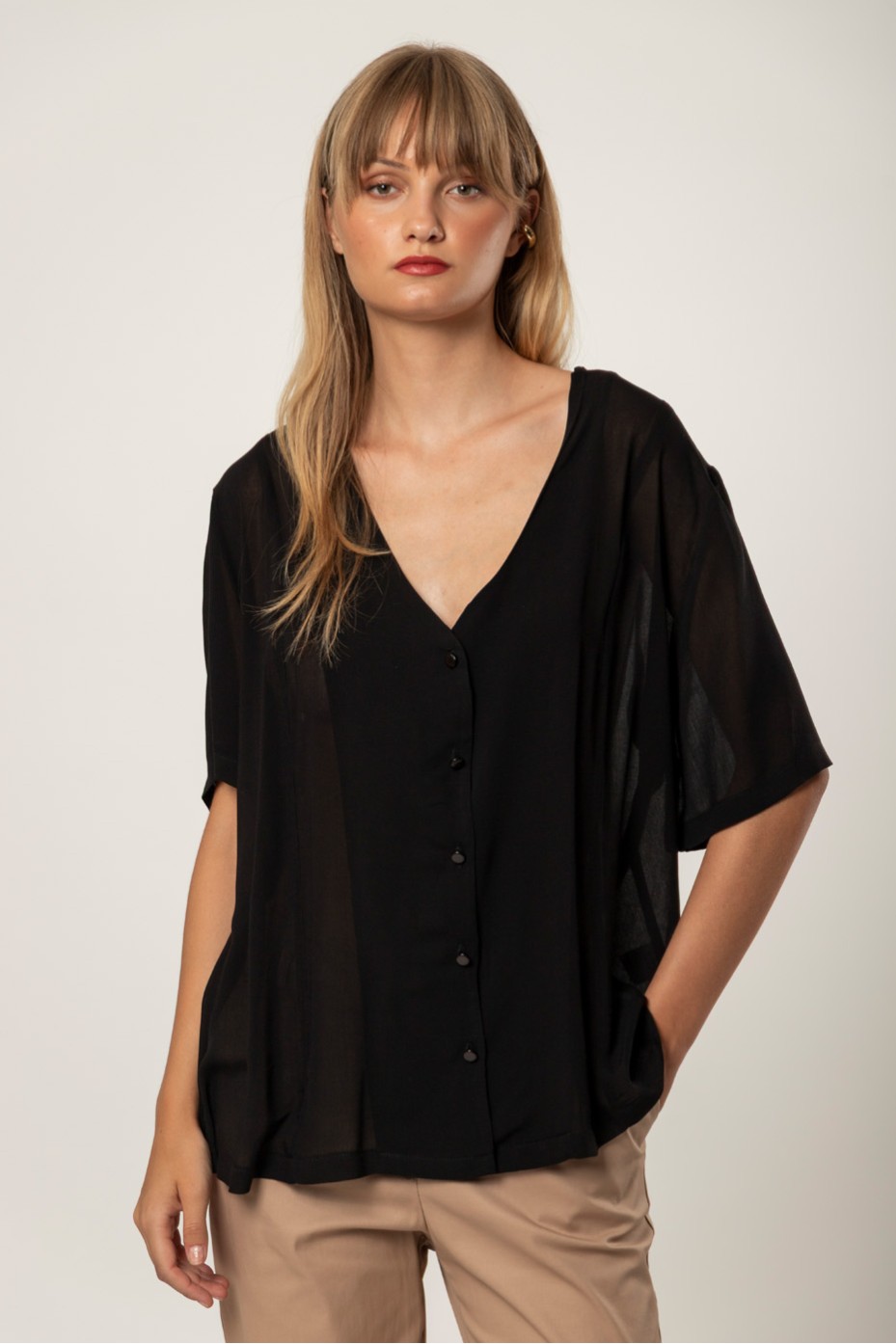 SHORT SLEEVE SHIRT WITH V