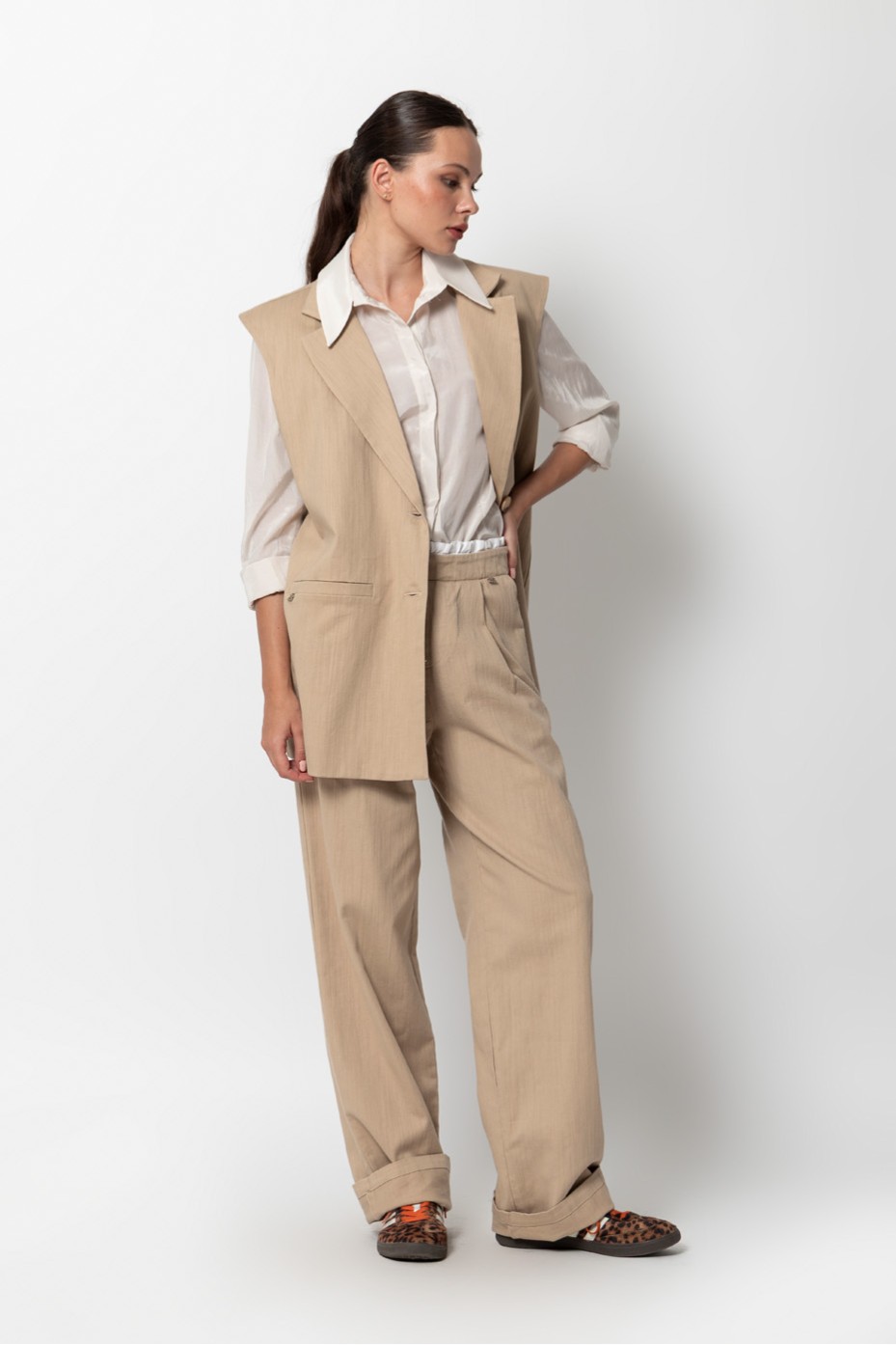 LONG VEST WITH BUTTONS