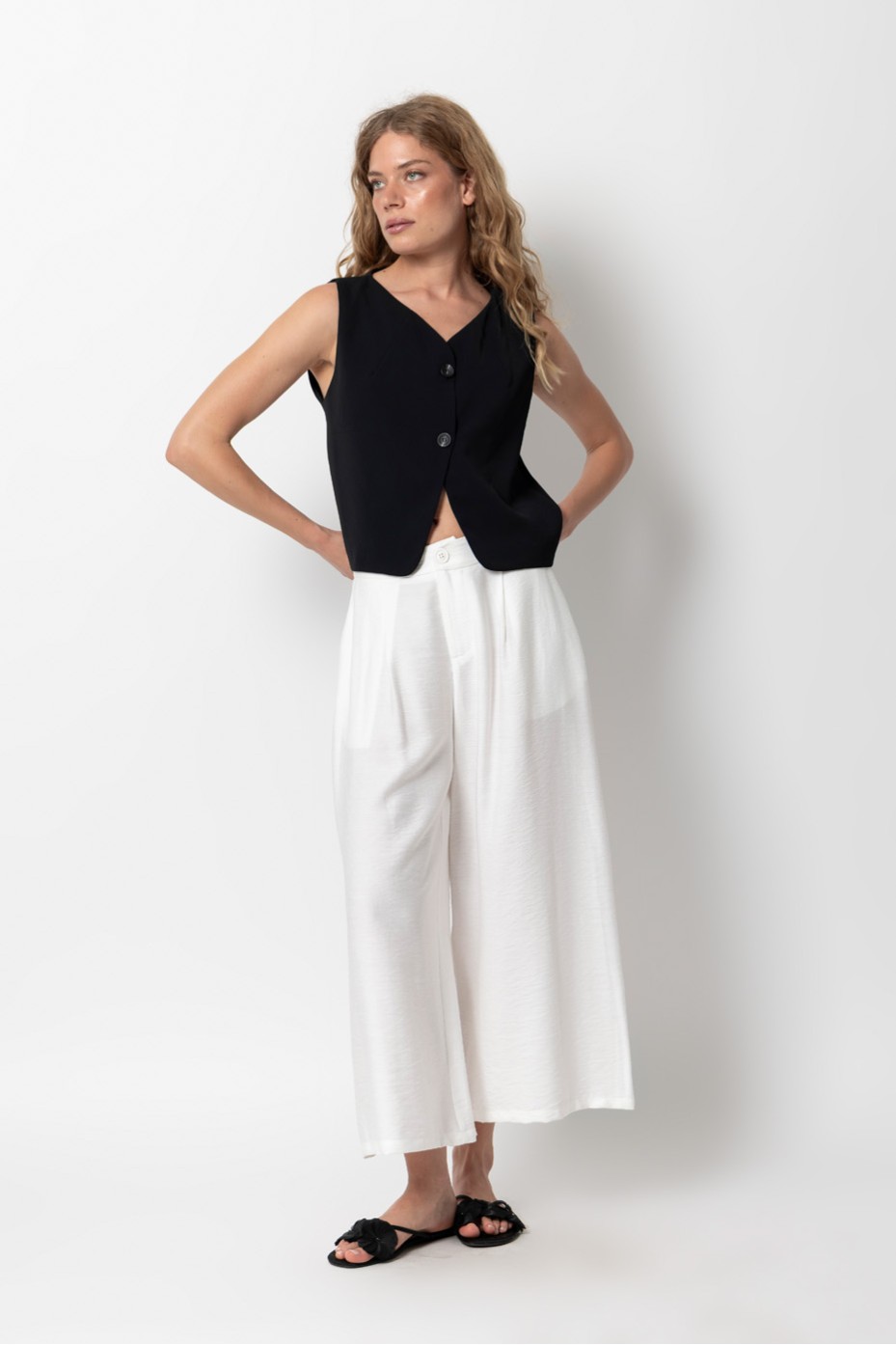 BLOUSE-VEST WITH BUTTONS