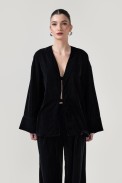 ΜΠΛΟΥΖΑ ΒΕΛΟΥΔΙΝΗ OVERSIZED ΜΕ ΚΟΥΜΠΙΑ