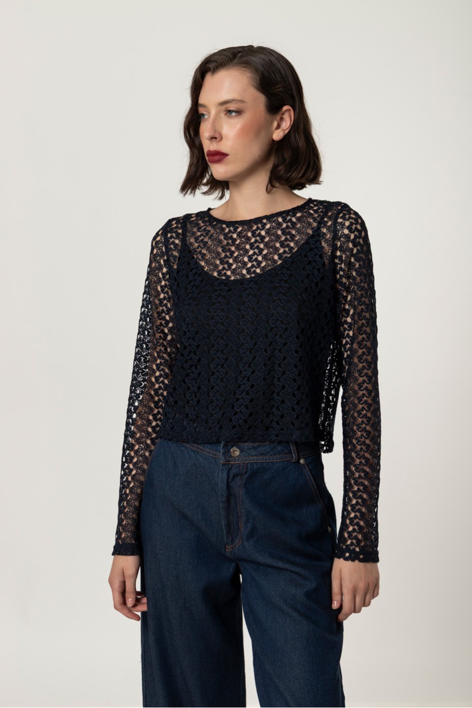 LACE CROP TOP