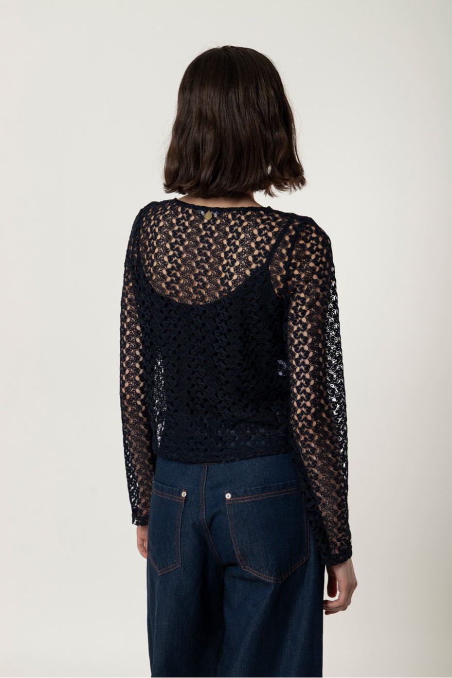 LACE CROP TOP