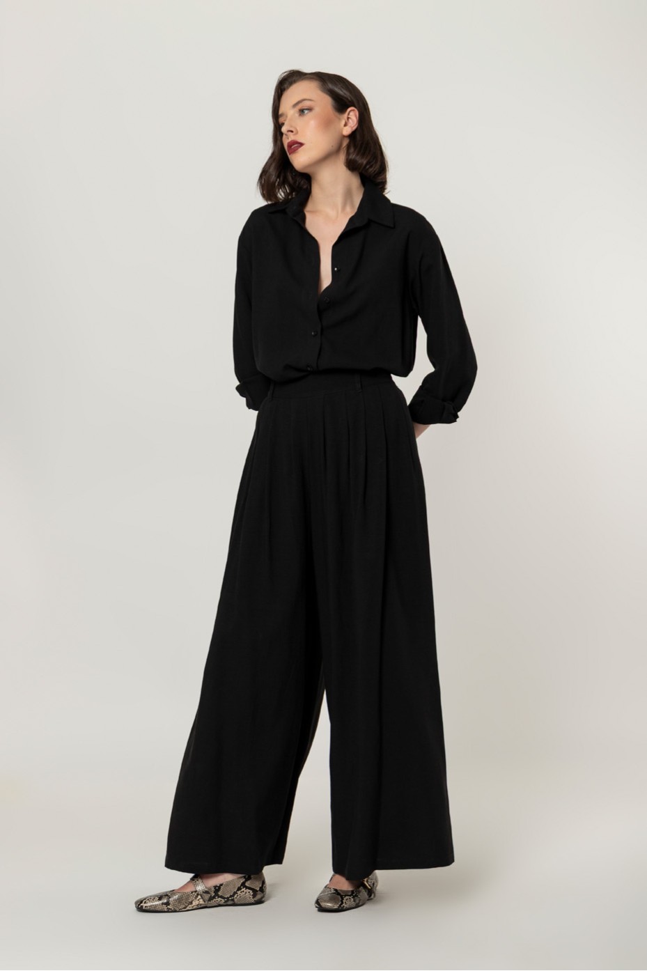 PANTS WITH PLEATS
