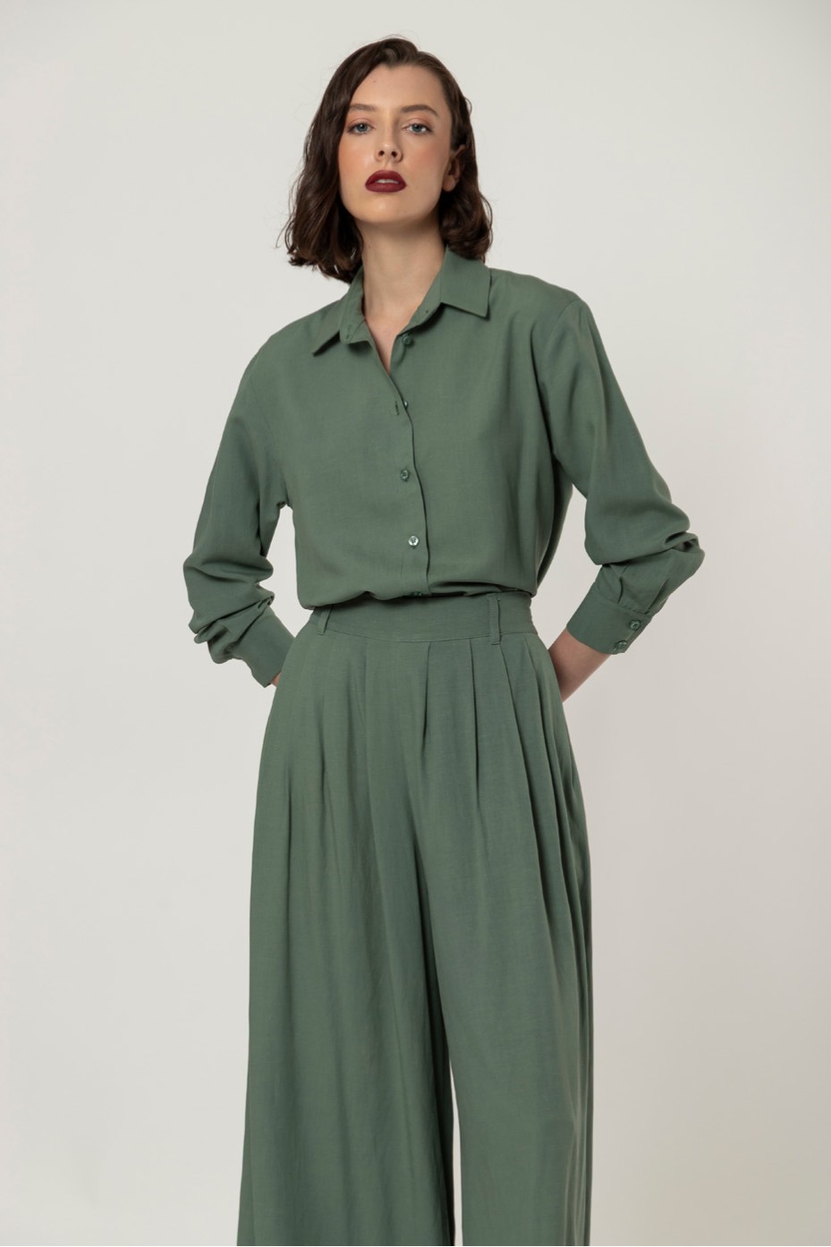PANTS WITH PLEATS
