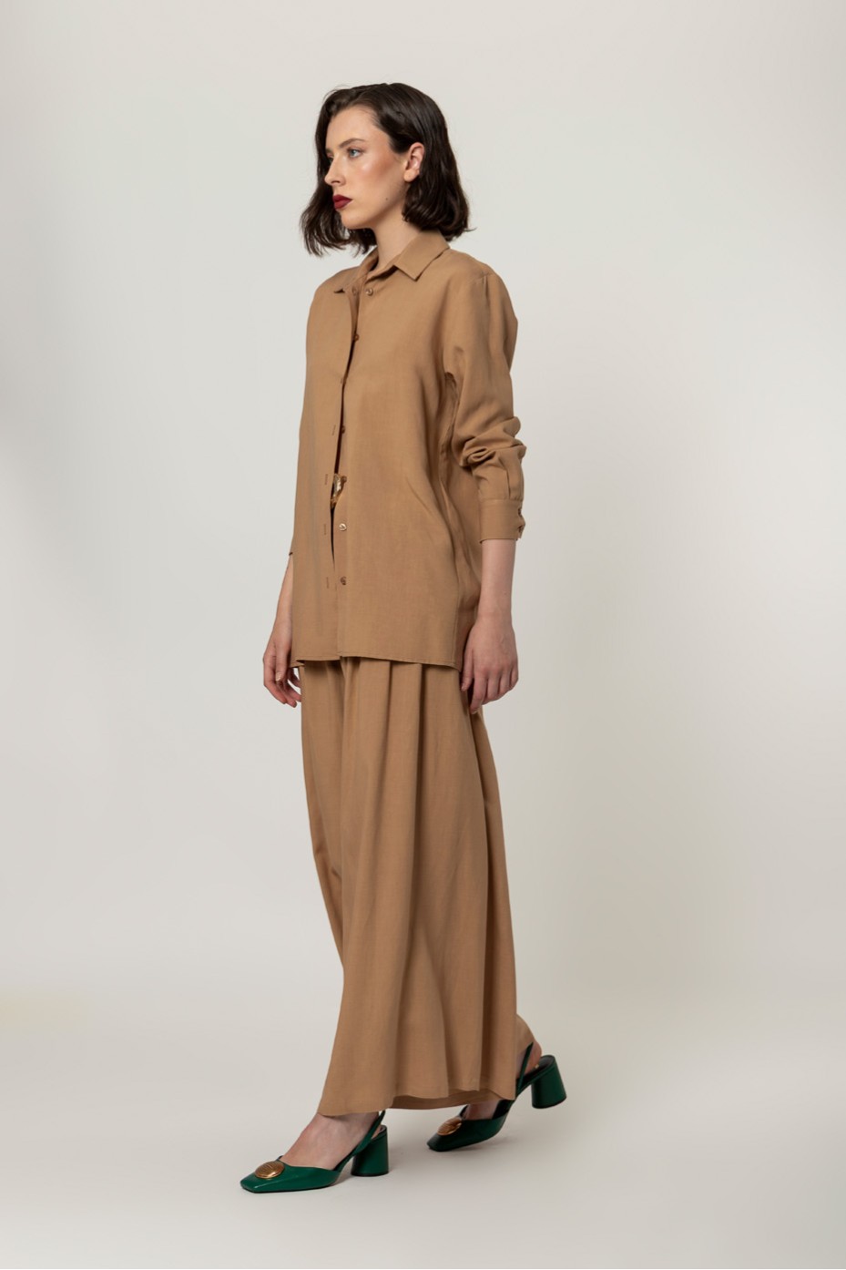 PANTS WITH PLEATS