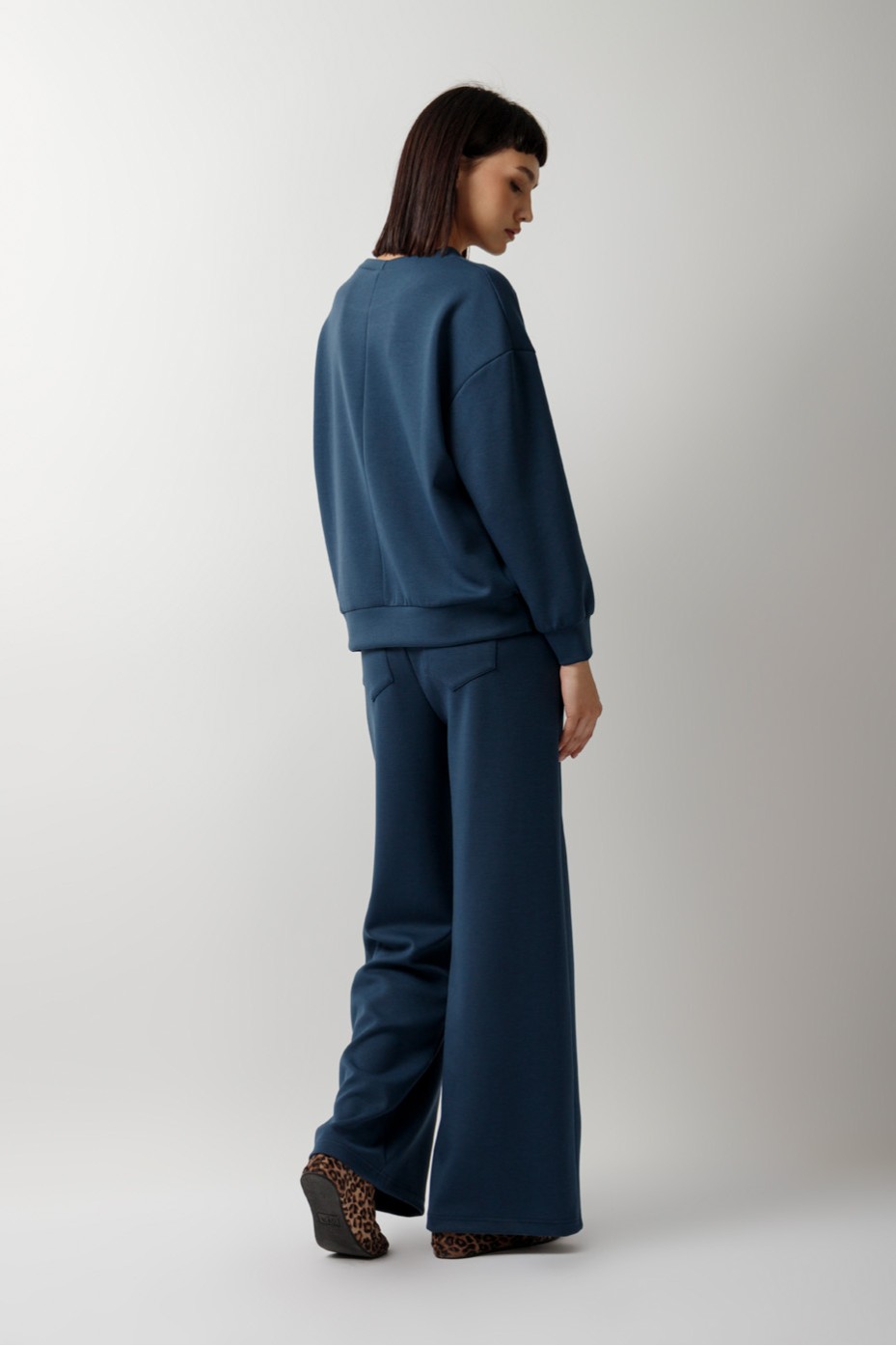 SWEATSHIRT AND JOGGERS SET