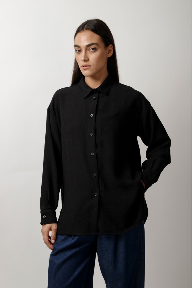 ΠΟΥΚΑΜΙΣΟ OVERSIZED ΜΕ ΠΙΣΩ ΠΙΕΤΑ