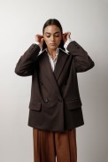 WIDE BLAZER WITH CROSS CLOSURE