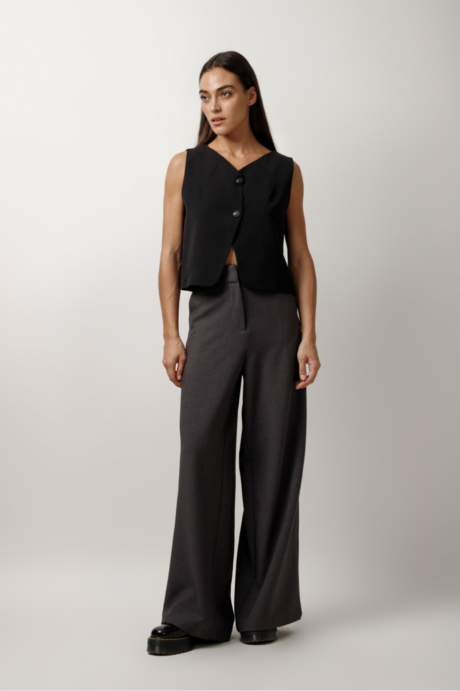 SHORT VEST WITH BUTTONS