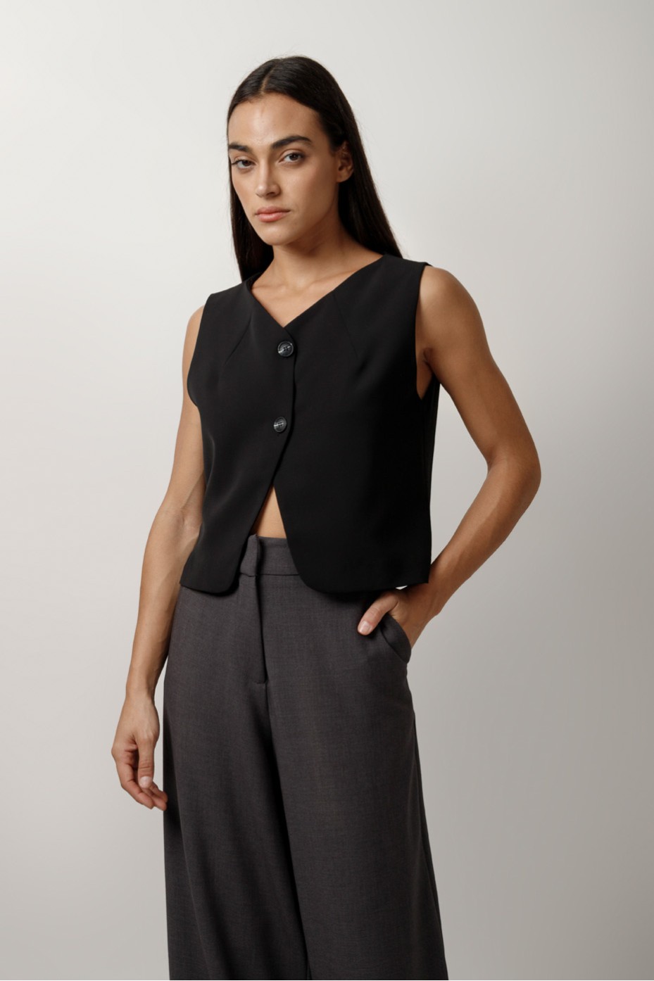 SHORT VEST WITH BUTTONS