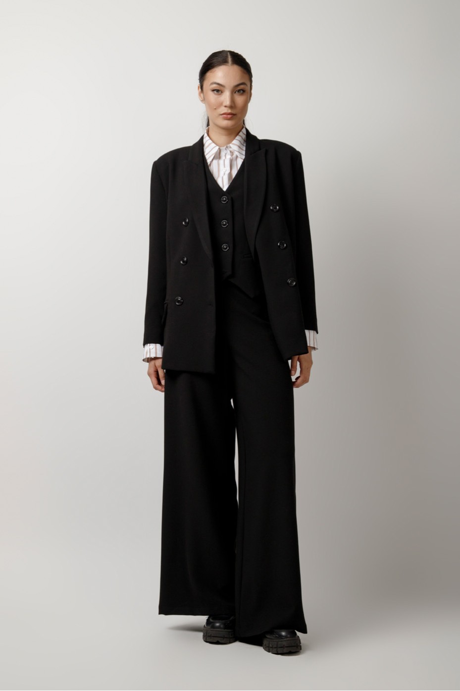 CROSS-BACK BLAZER