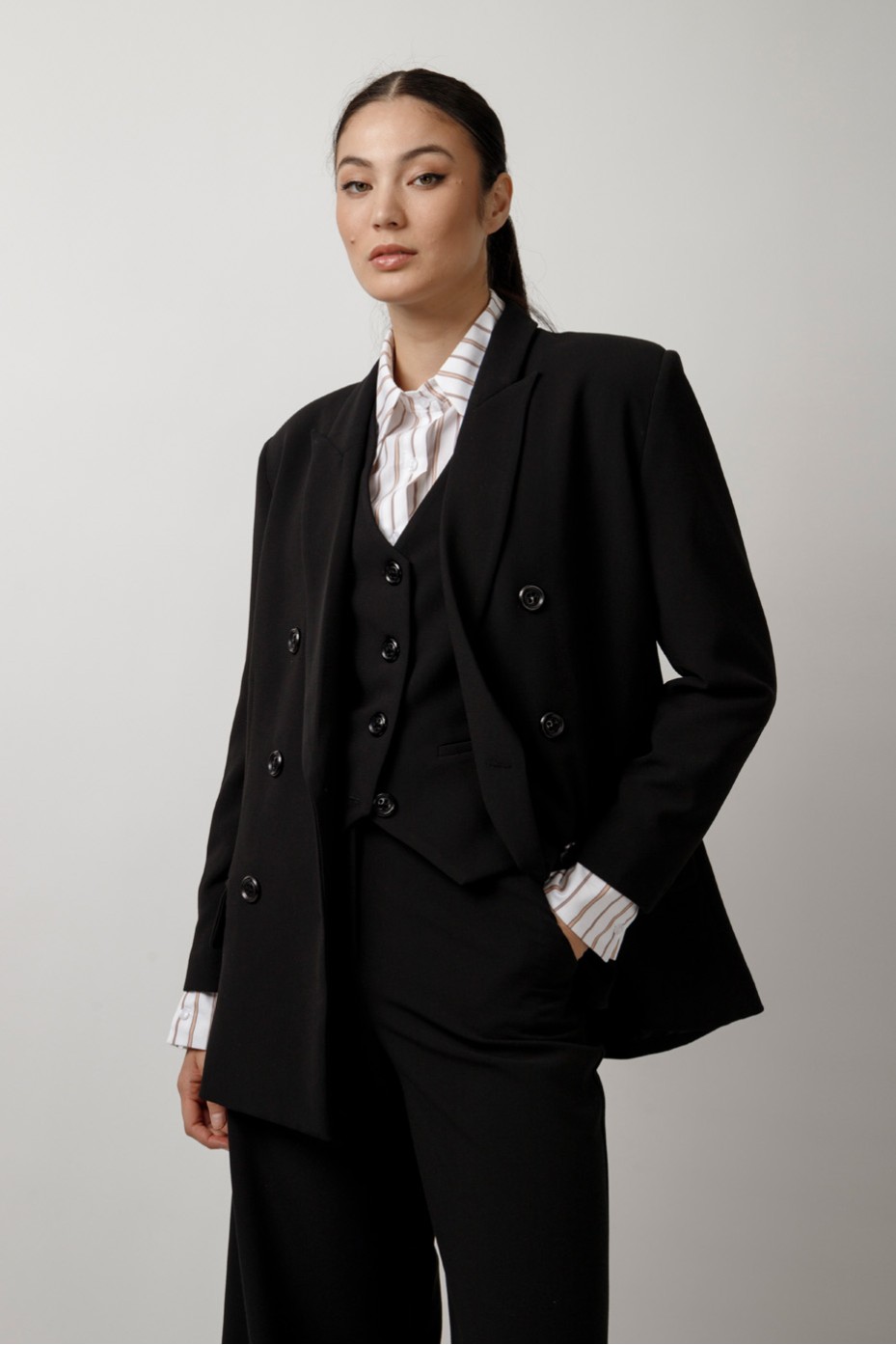 CROSS-BACK BLAZER