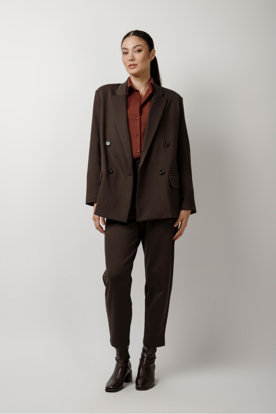 WIDE BLAZER WITH CROSS CLOSURE