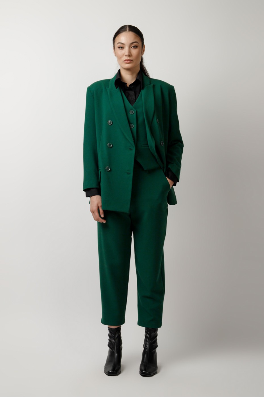 SHORT VEST WITH FRONT SPOTS