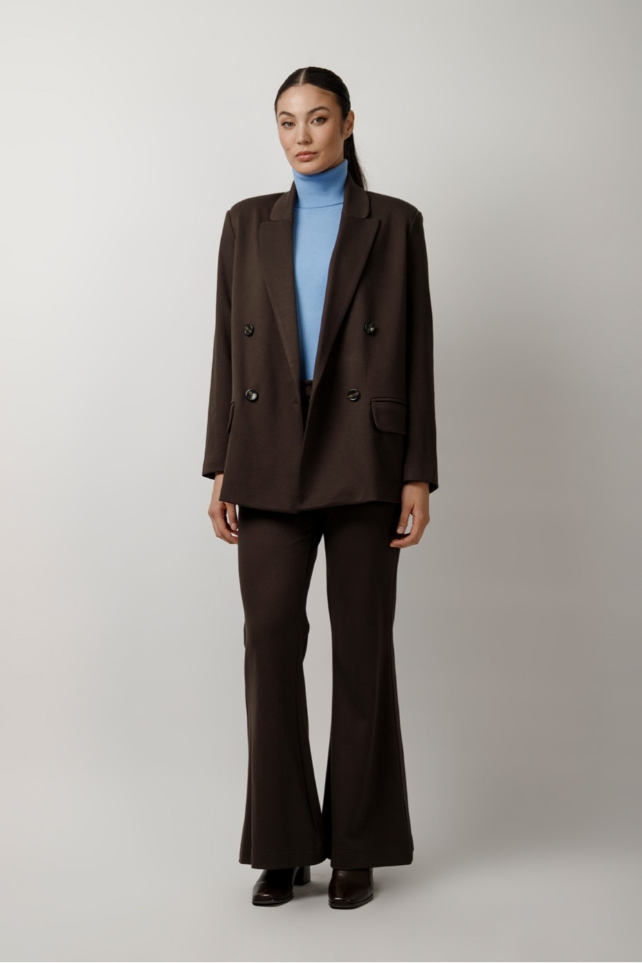 WIDE BLAZER WITH CROSS CLOSURE
