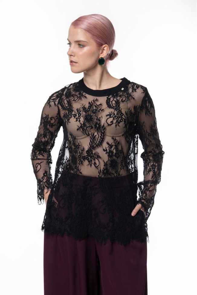 LACE BLOUSE WITH RIP NECK