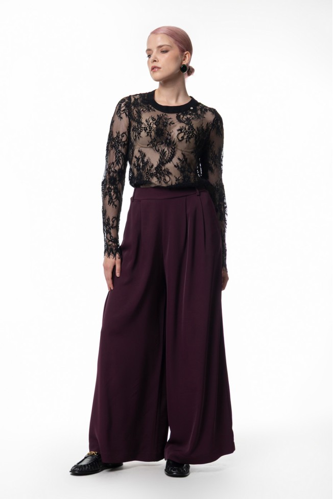 LACE BLOUSE WITH RIP NECK