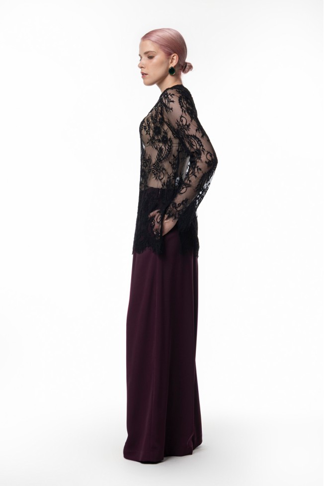 LACE BLOUSE WITH RIP NECK