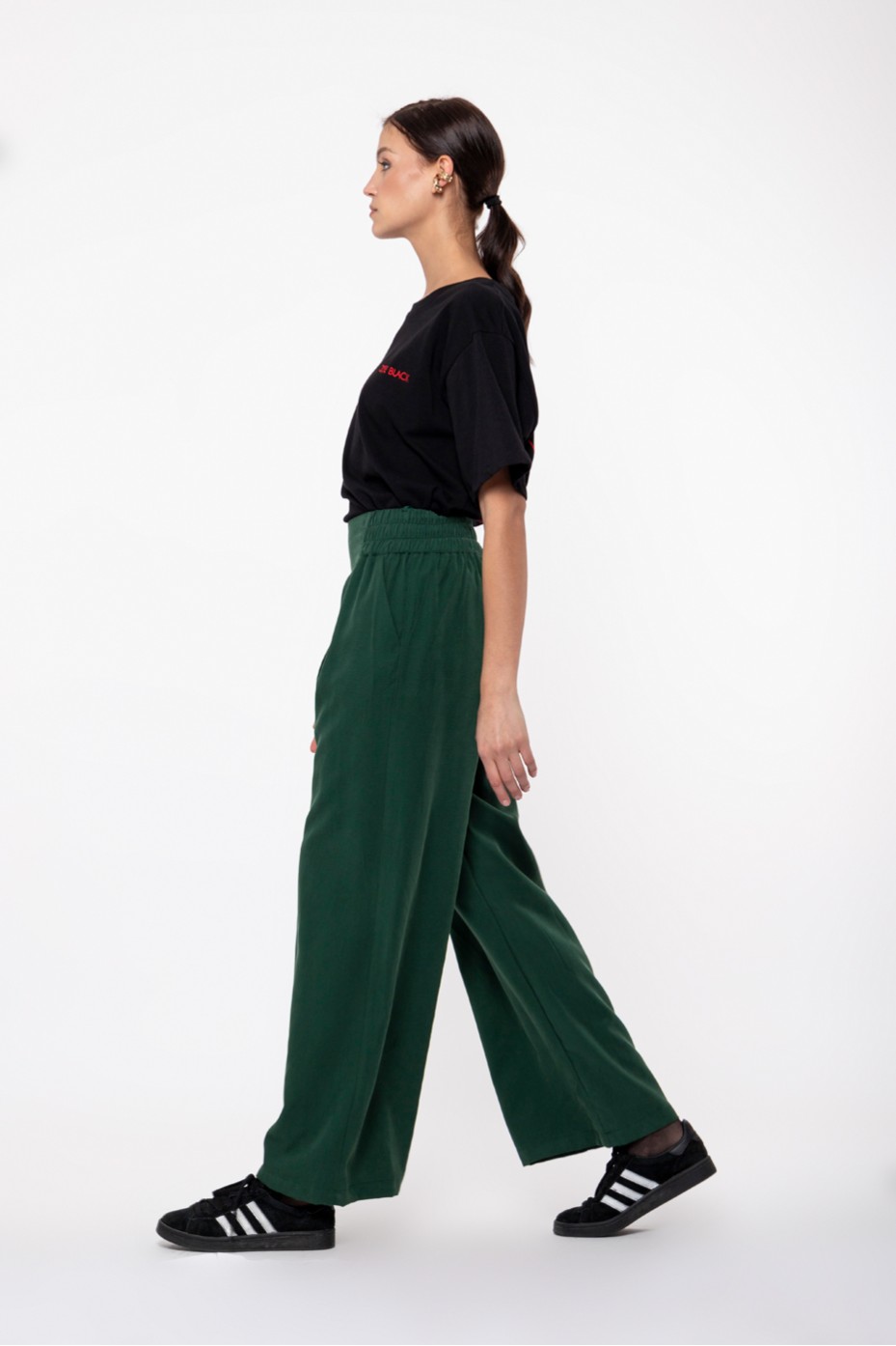 PANTS WITH ELASTIC SIDE PARTS