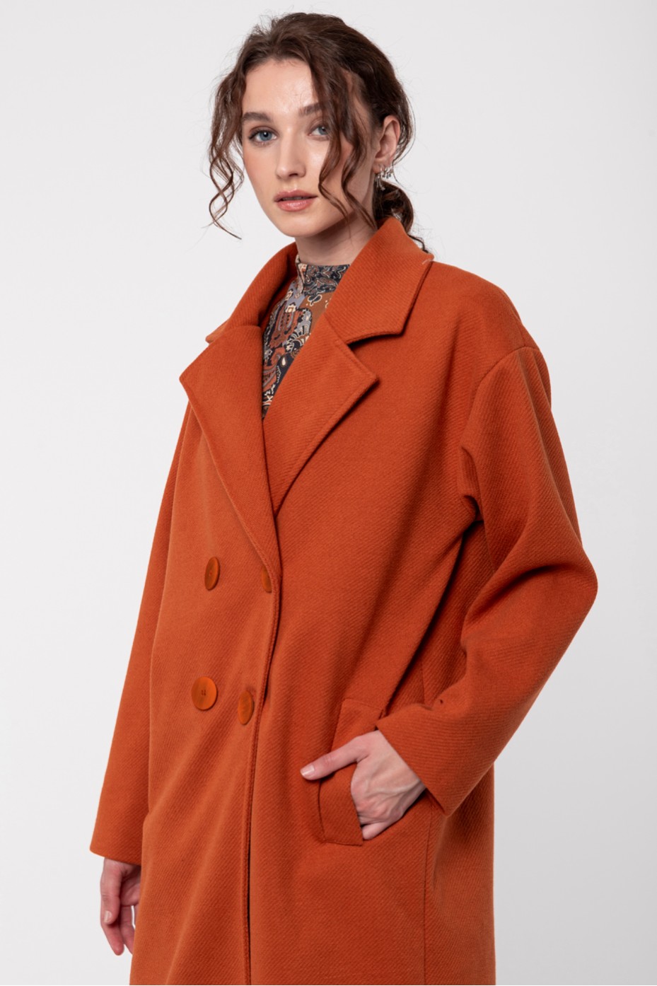 LONG COAT WITH BUTTONS