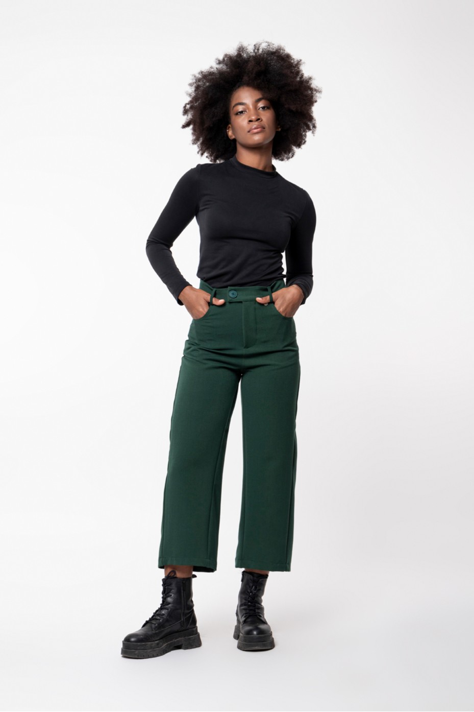 CROP PANTS IN STRAIGHT LINE