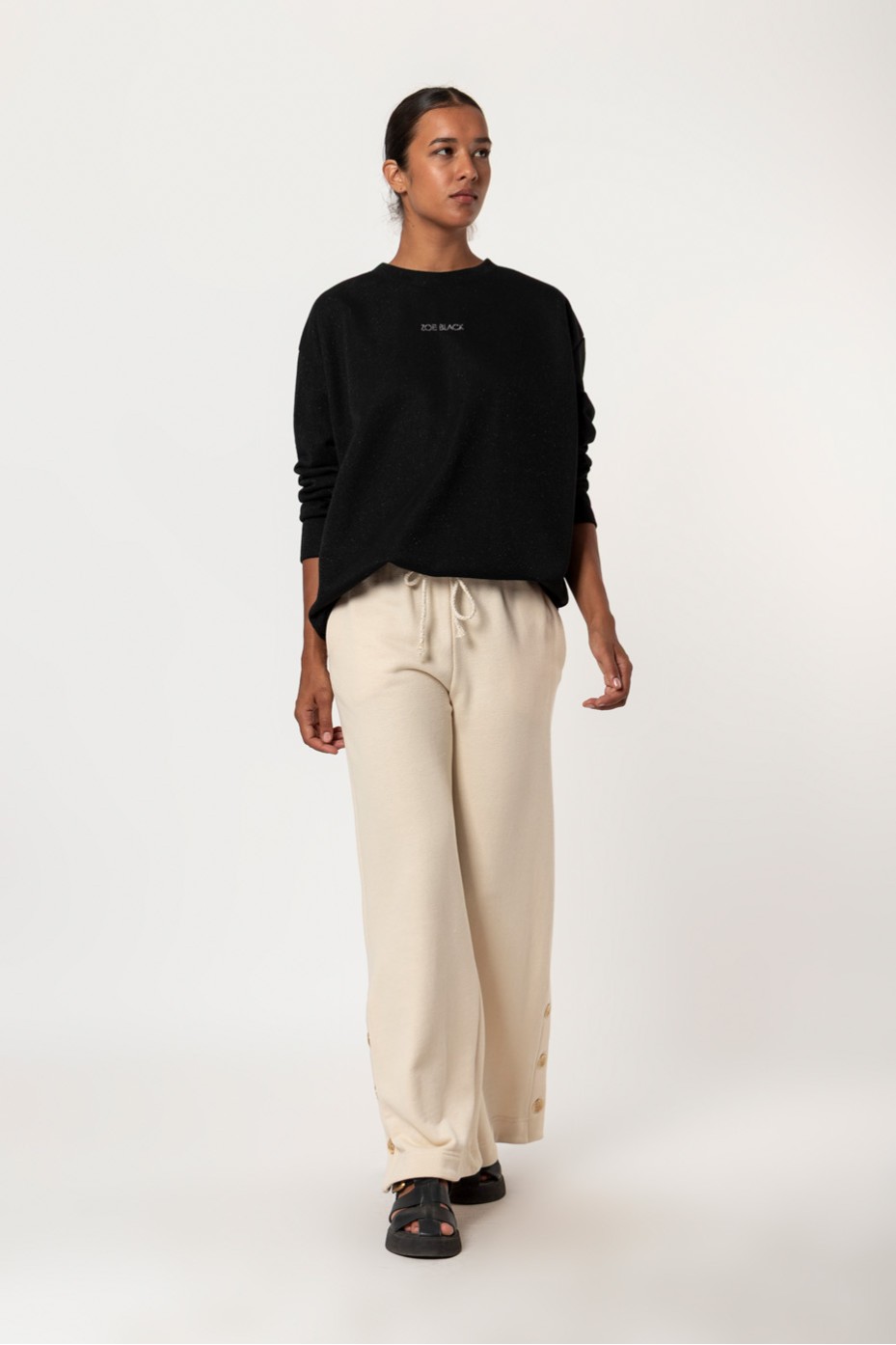 EMBROIDERED SWEATSHIRT