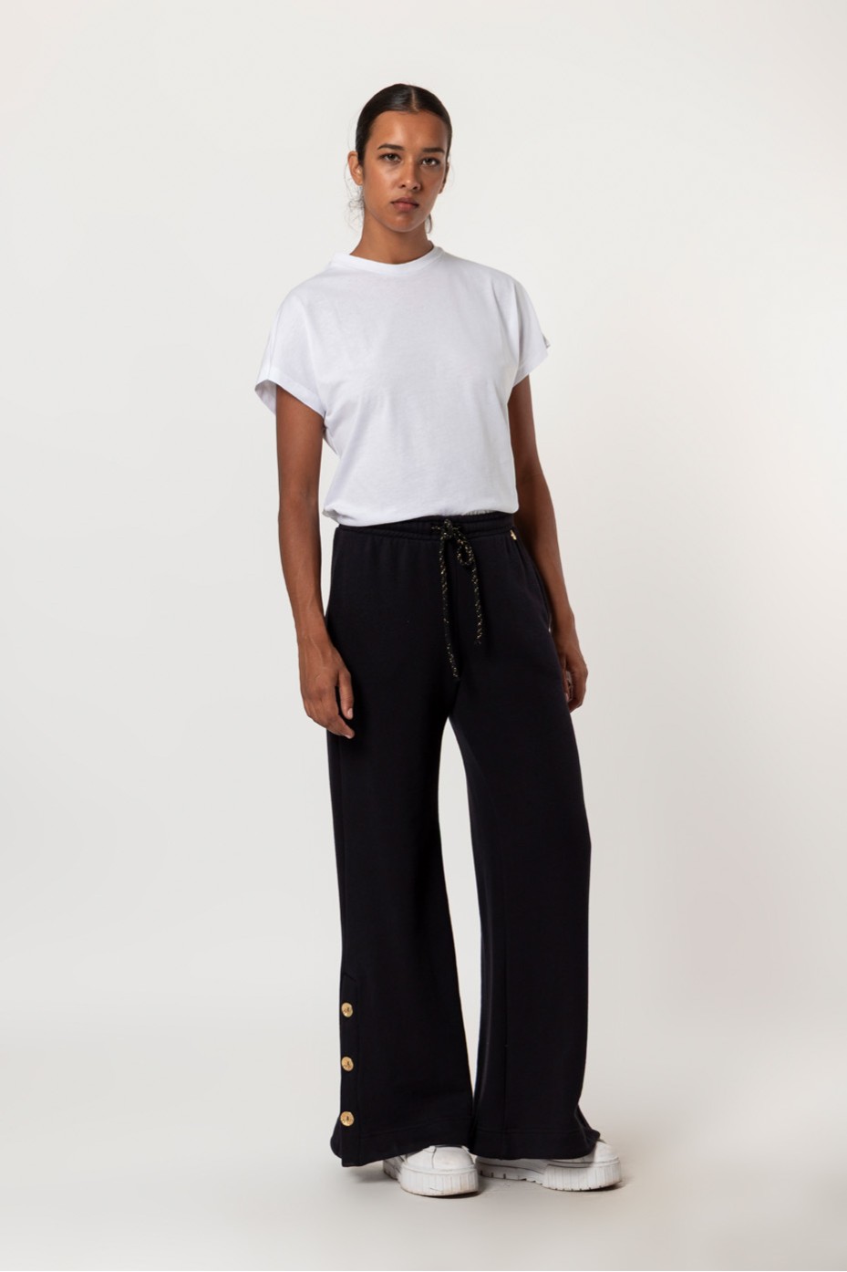 PANTS WITH BUTTONS