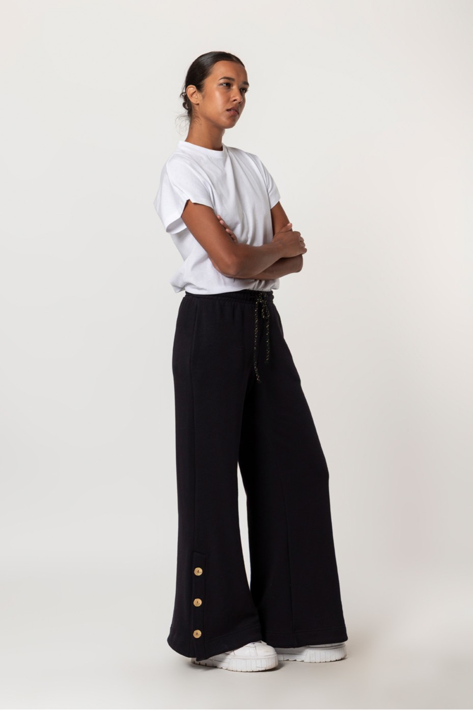 PANTS WITH BUTTONS