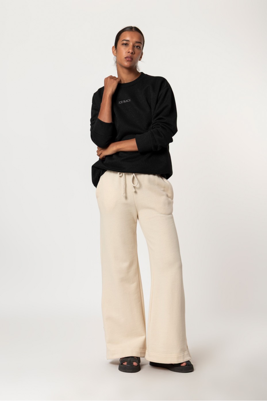 PANTS WITH BUTTONS