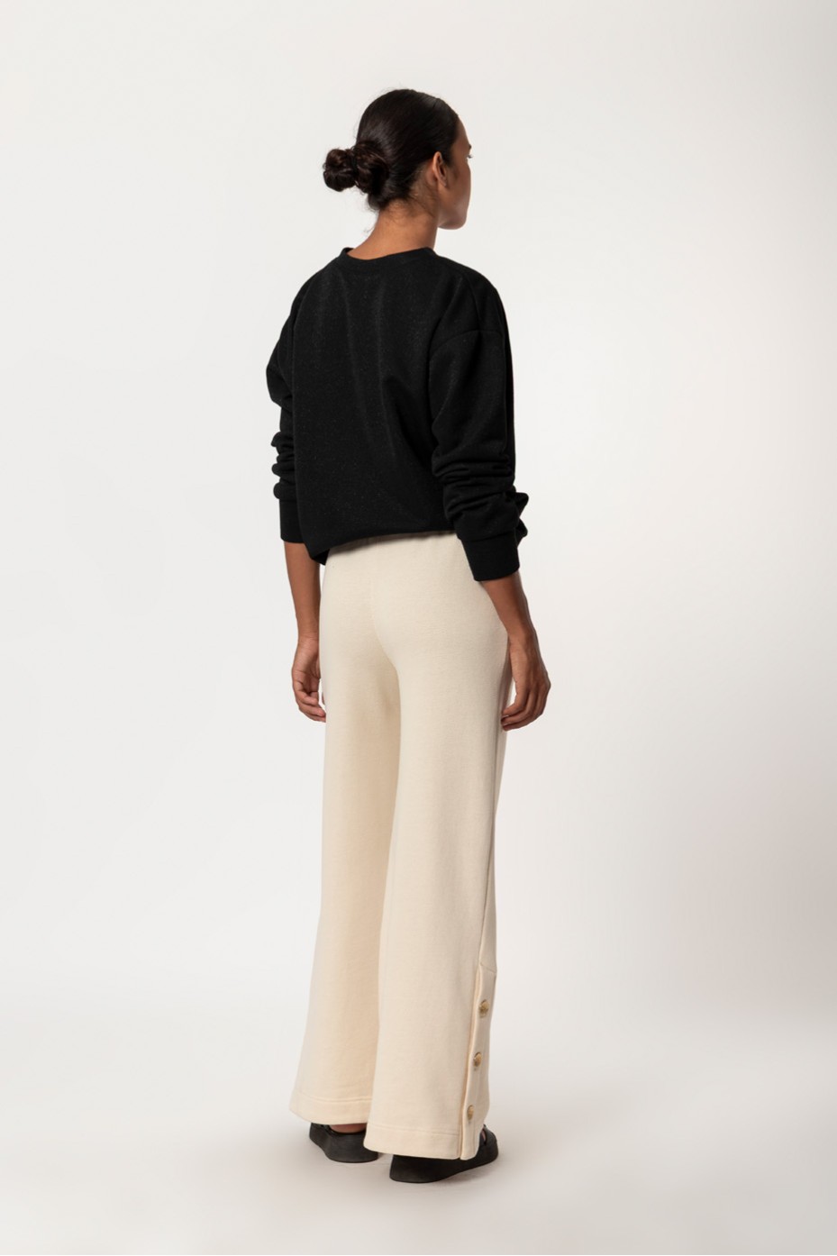 PANTS WITH BUTTONS