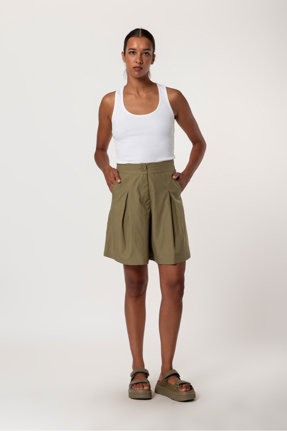 SHORTS WITH PLEATS