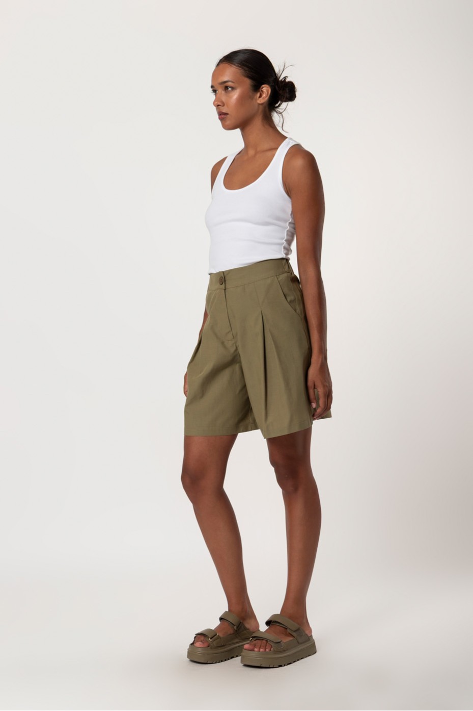 SHORTS WITH PLEATS