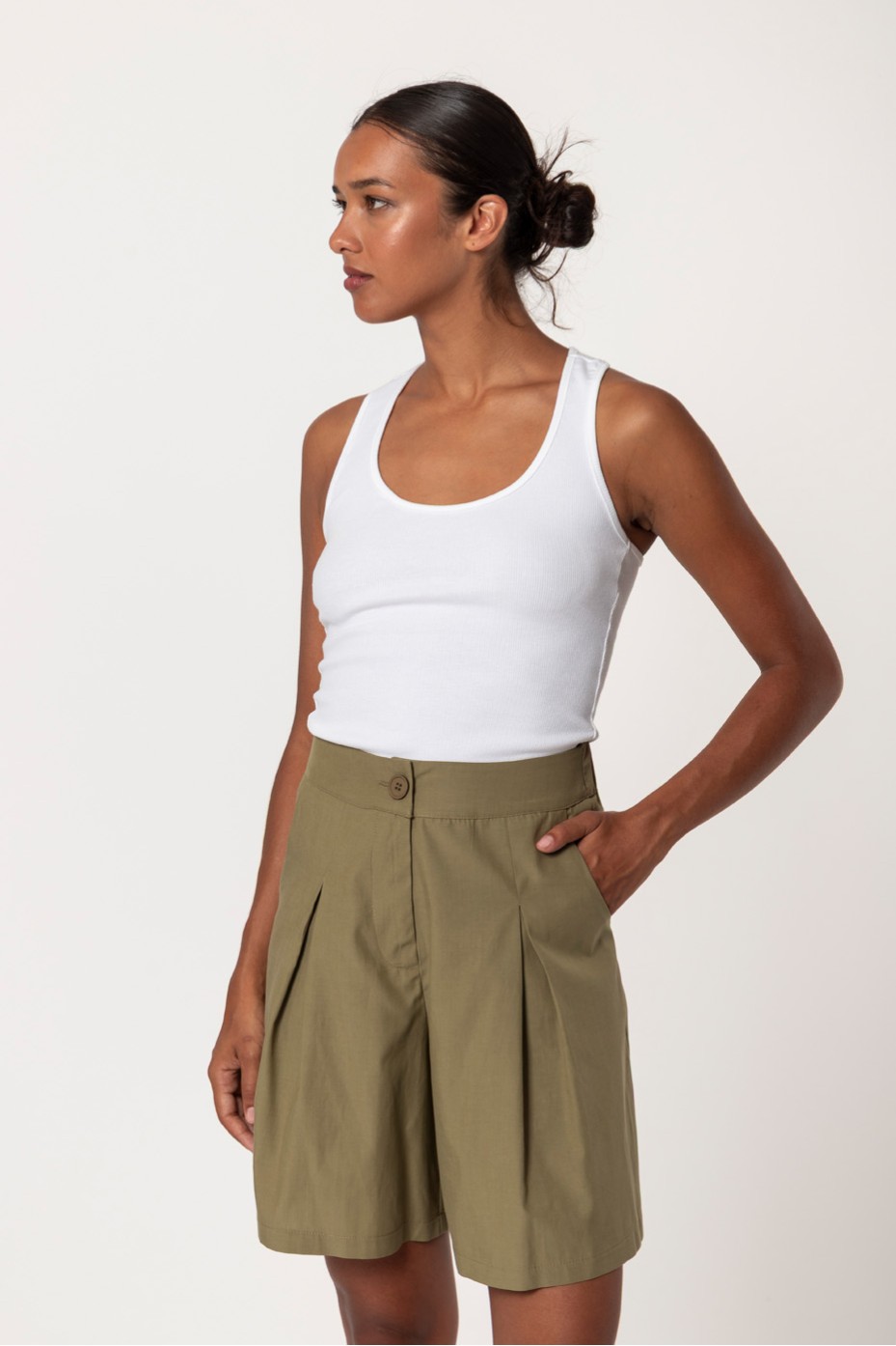 SHORTS WITH PLEATS