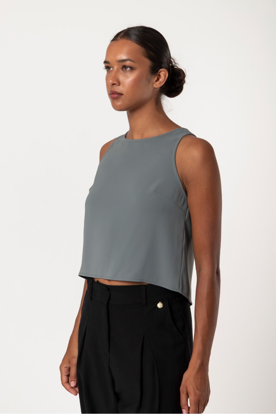 SLEEVELESS BLOUSE WITH BUTTON
