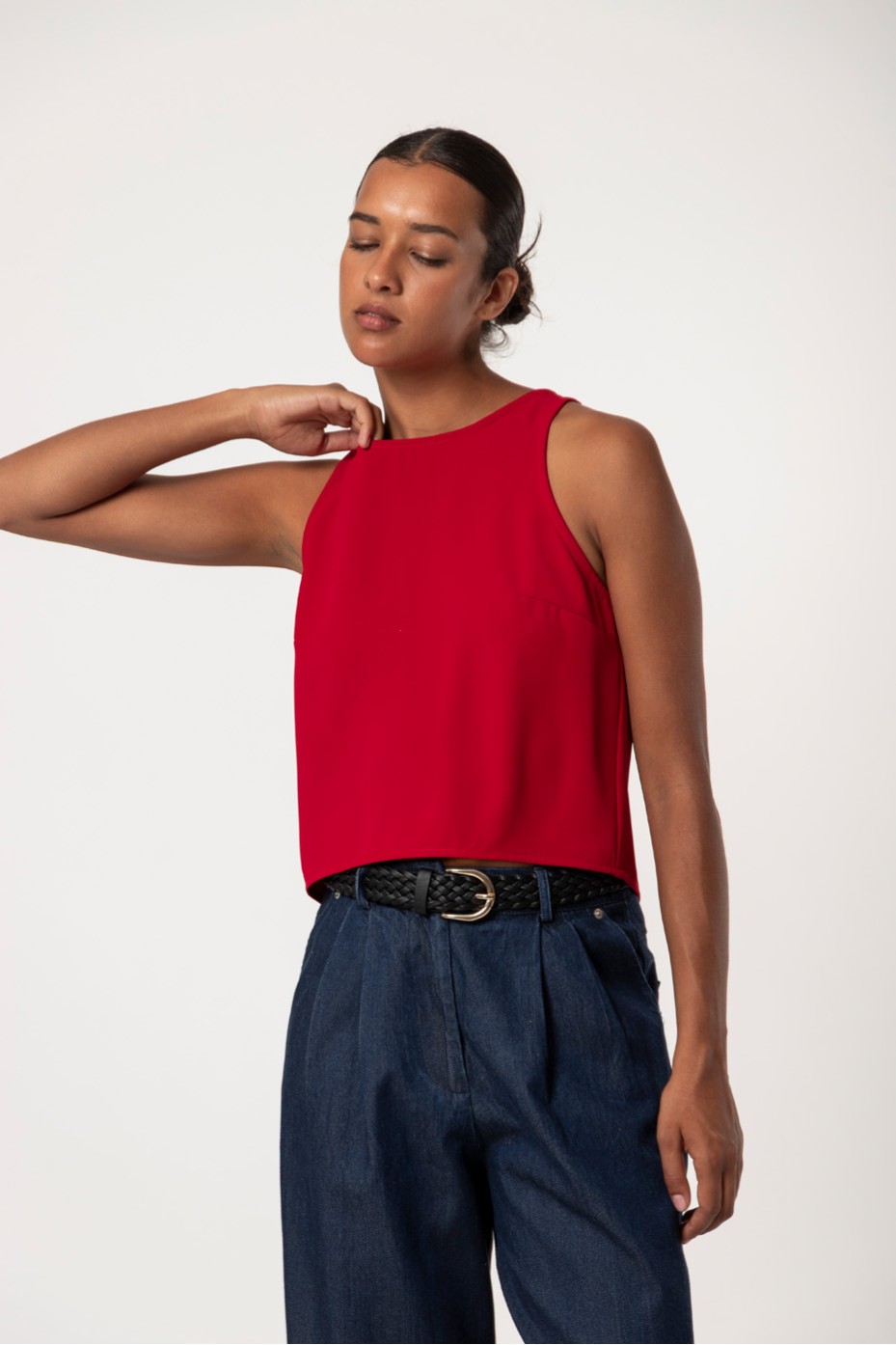 SLEEVELESS BLOUSE WITH BUTTON