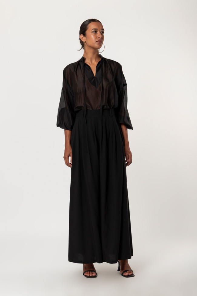 PANTS WITH PLEATS
