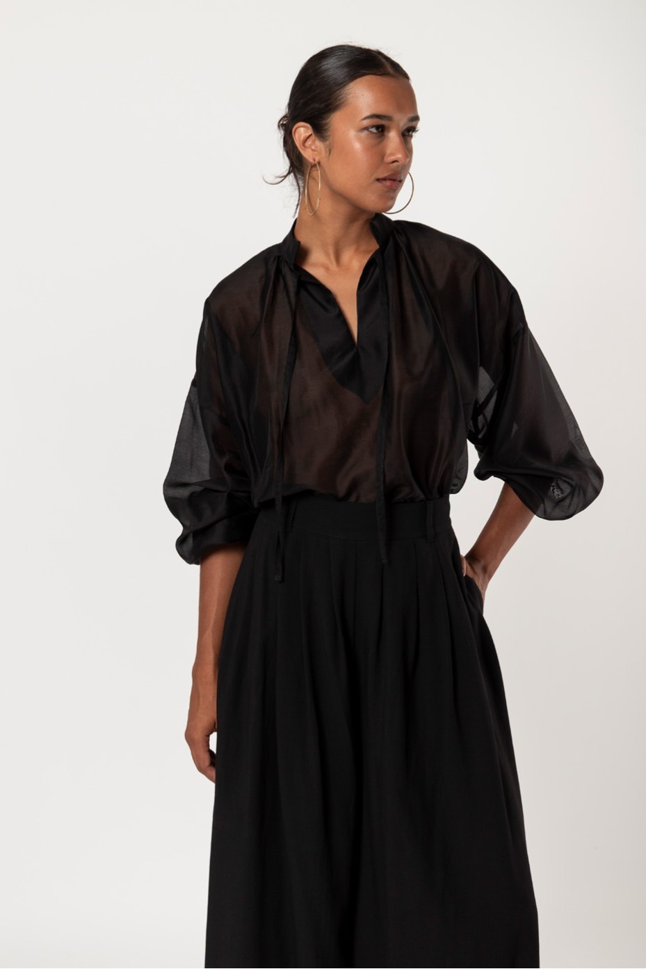 PANTS WITH PLEATS