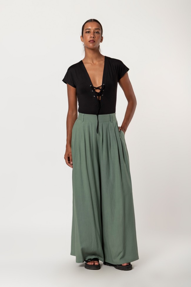 PANTS WITH PLEATS