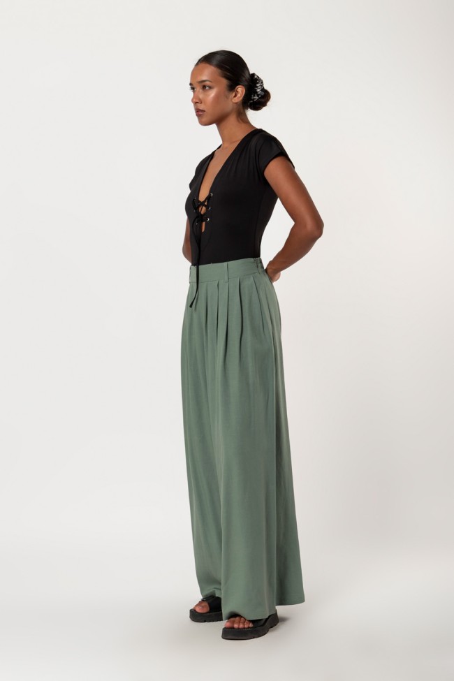 PANTS WITH PLEATS