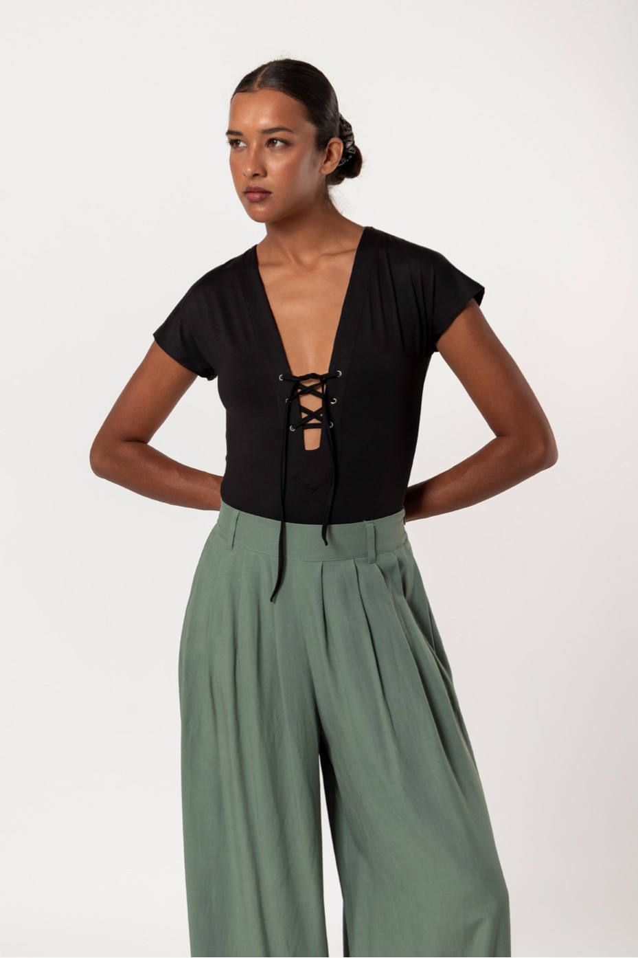 PANTS WITH PLEATS
