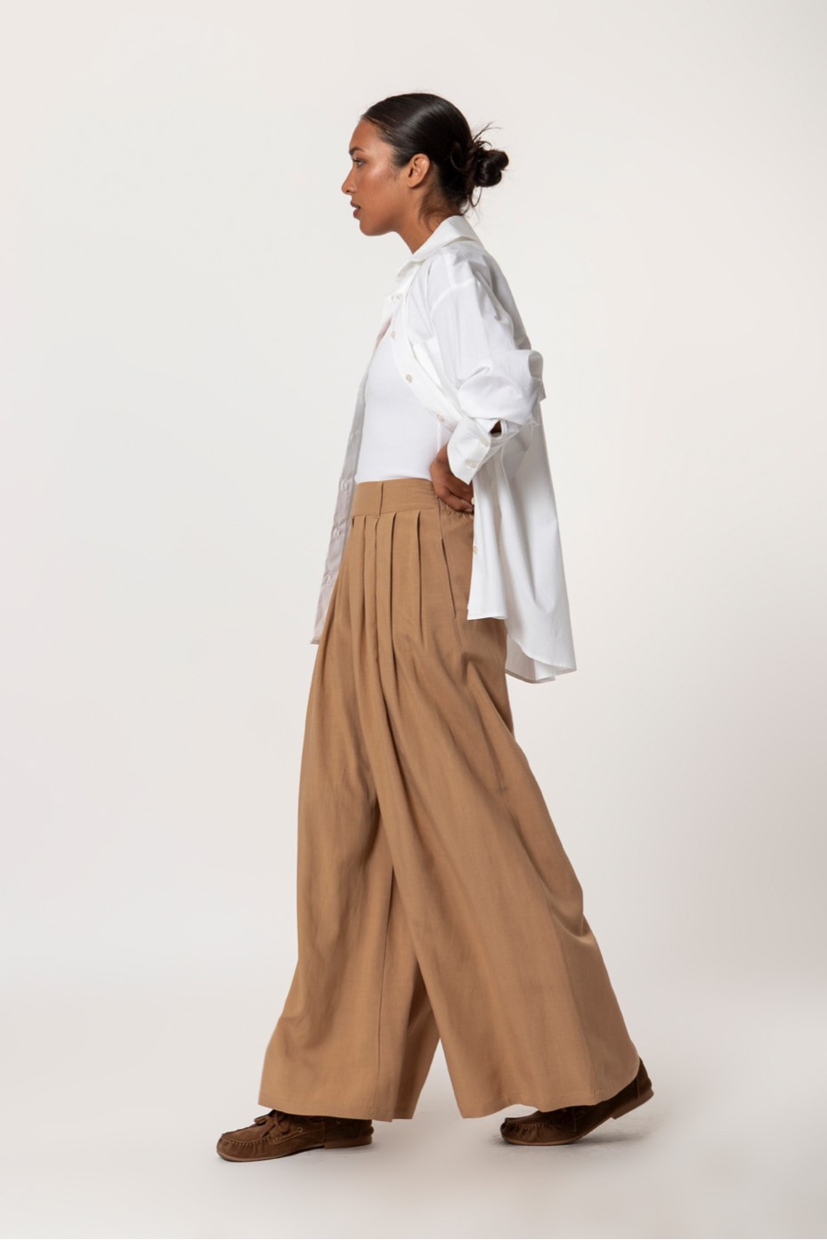 PANTS WITH PLEATS