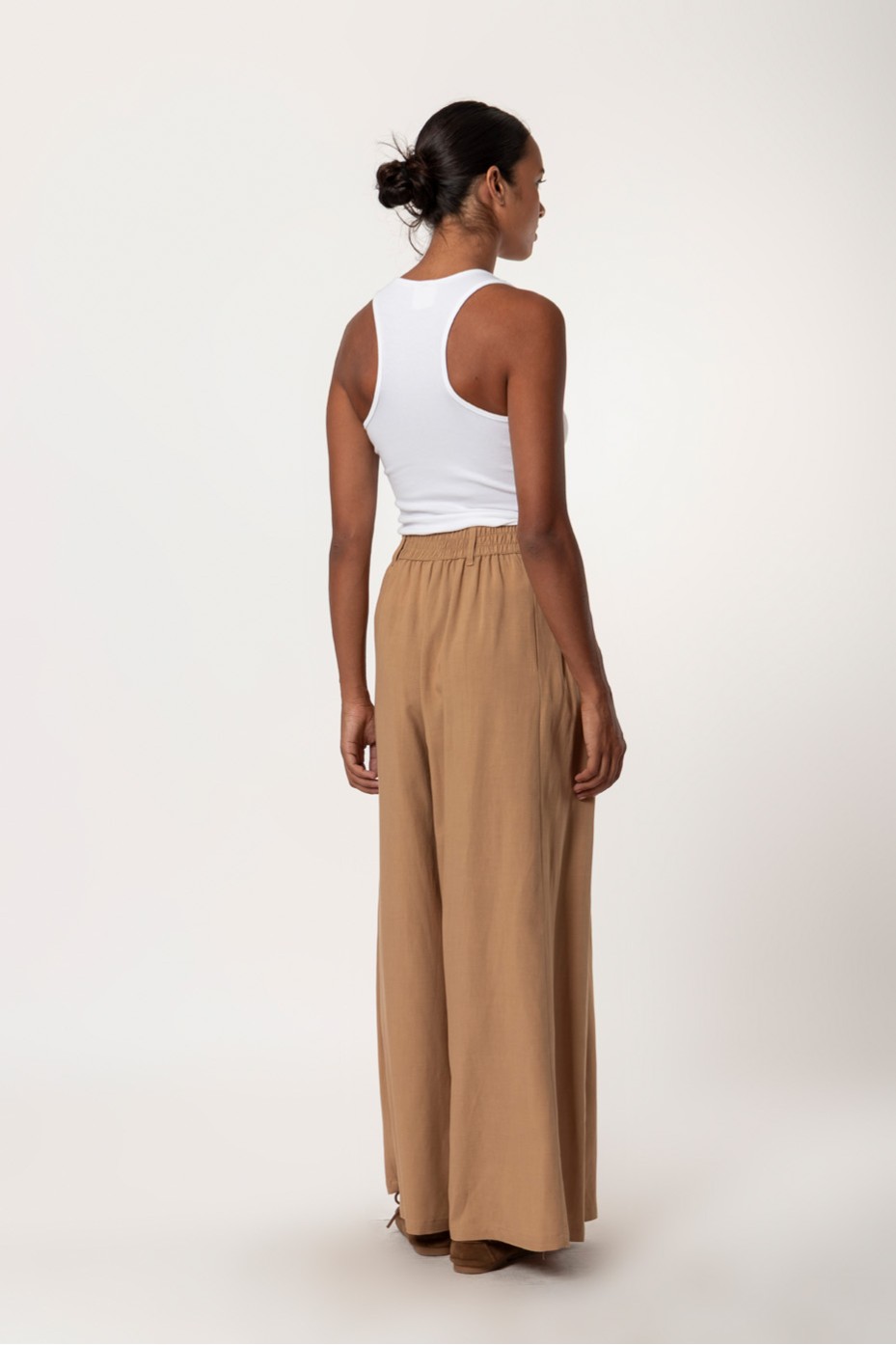 PANTS WITH PLEATS