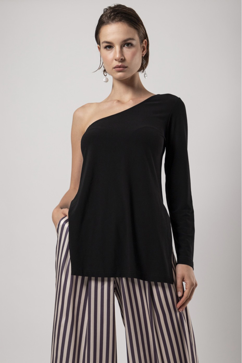 ELASTIC ONE SHOULDER TOP