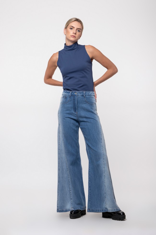 Sleeveless turtleneck blouse