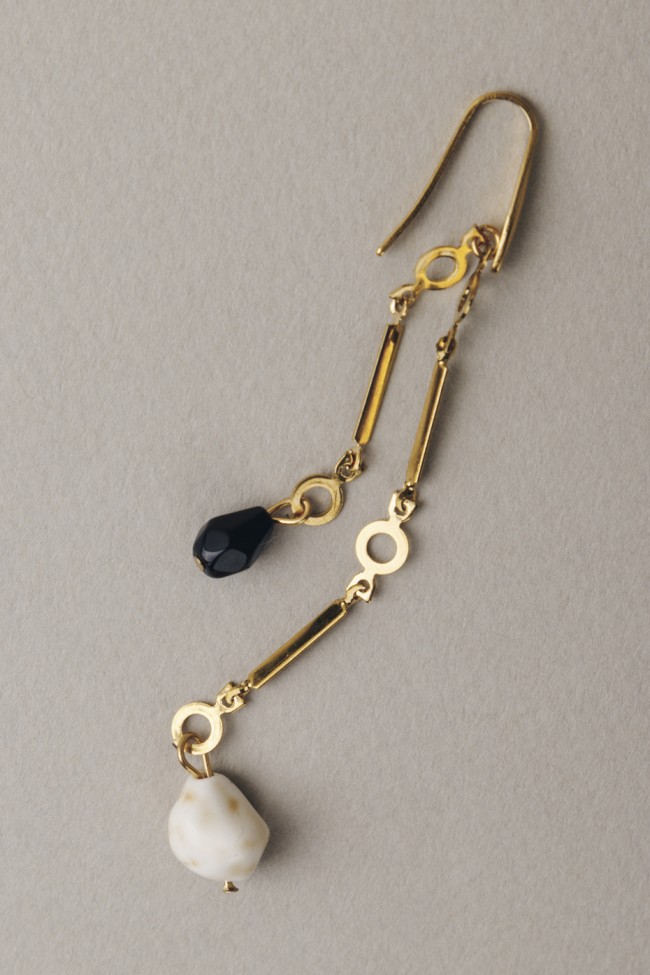 EARRINGS WITH HOWLITE STONES