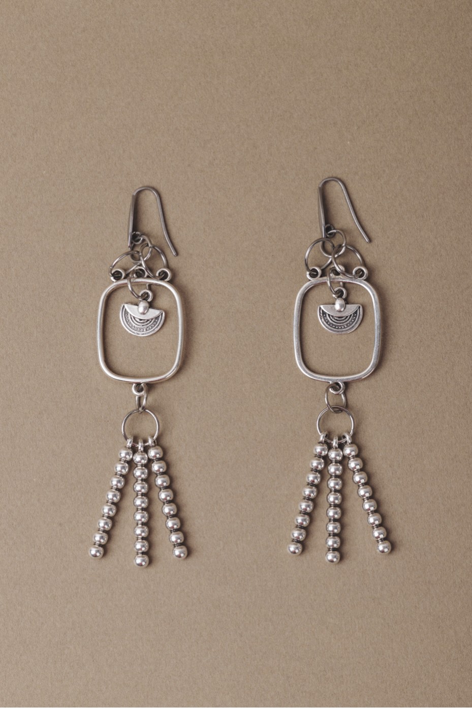 EARRINGS WITH METALLIC BARS