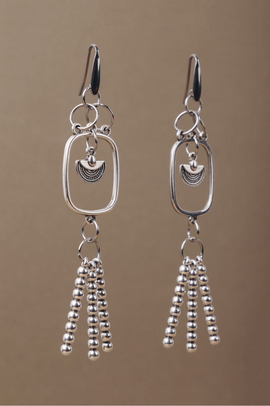 EARRINGS WITH METALLIC BARS