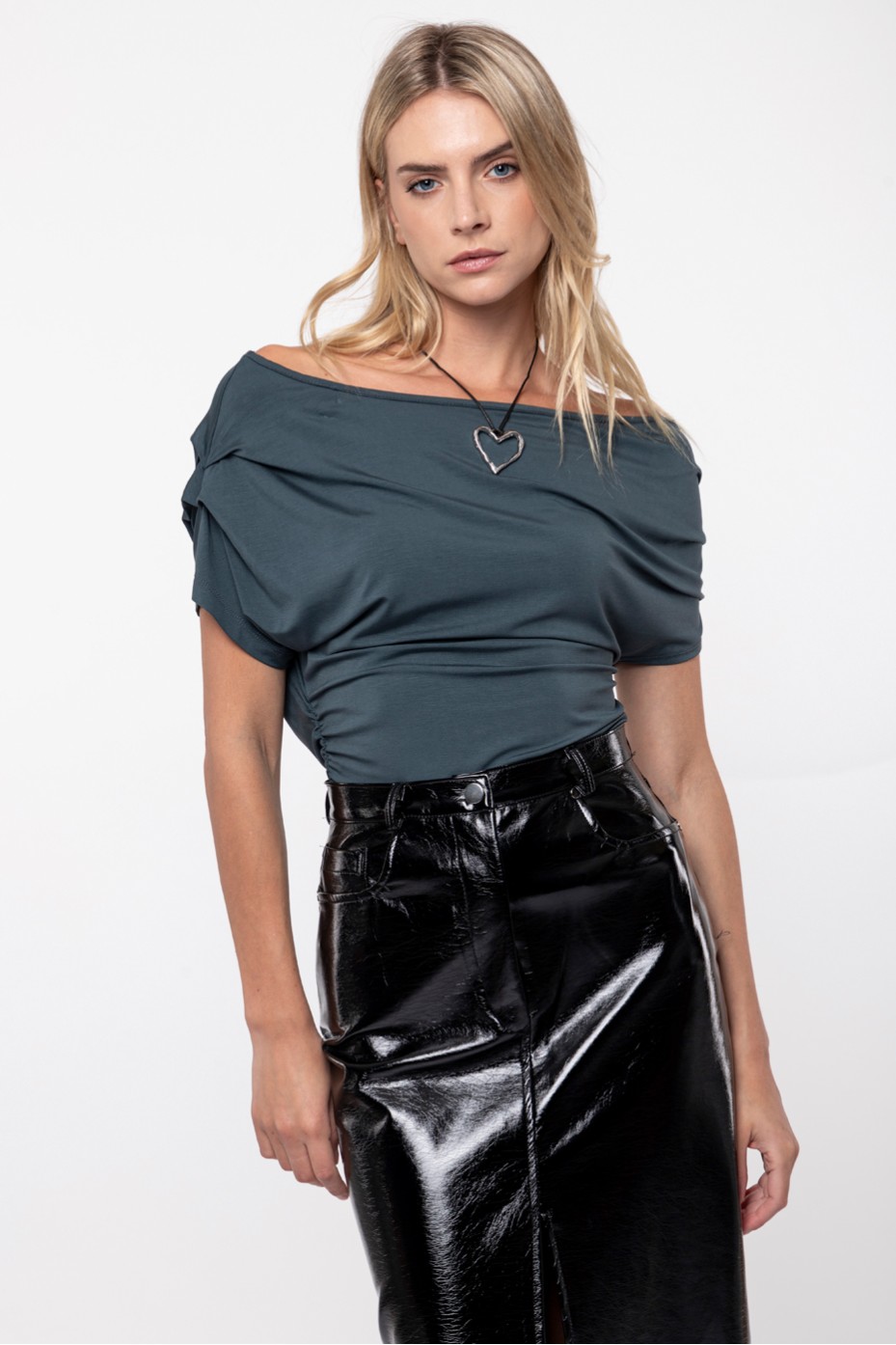 BLOUSE WITH ONE SHOULDER